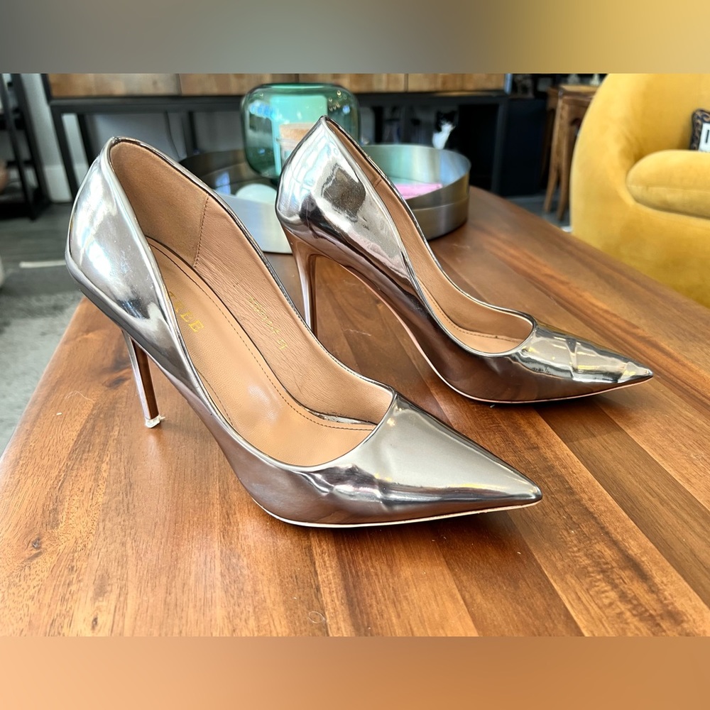 Big Tree Metallic Point Toe Vamp Heels